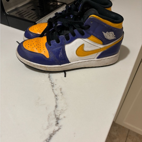 Jordan 1 sneakers - Picture 2 of 5